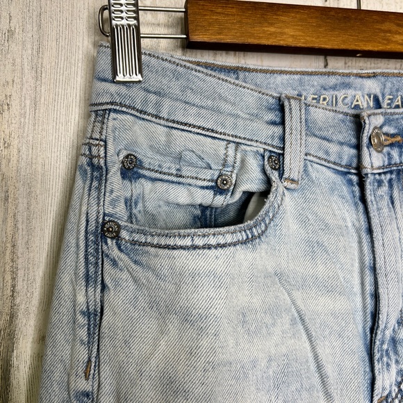 American Eagle Women's Baggy Jean Light Wash Destroyed Denim Blue Size 00 - Picture 4 of 15